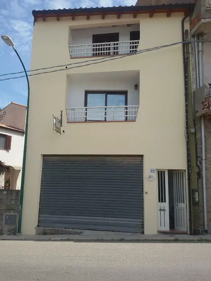أربوس B&B S'Apposentu فندق مبيت وإفطار